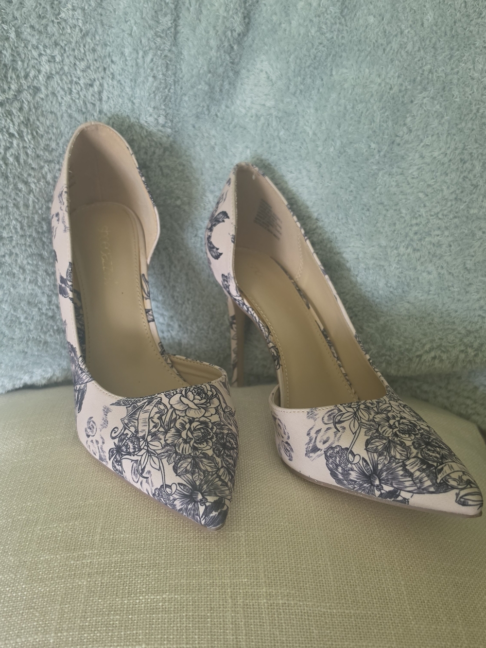 Pointed Toe Floral Stiletto Heels in Nude